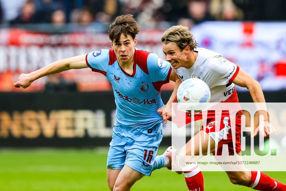 UTRECHT, 08-02-2026. Stadion Galgenwaard , season 2025 2026 , Dutch Eredivisie Football , match between FC Utrecht and Feyenoord , picture shows, Leo Sauer and Niklas Vesterlund Utrecht - Feyenoord x201399130x