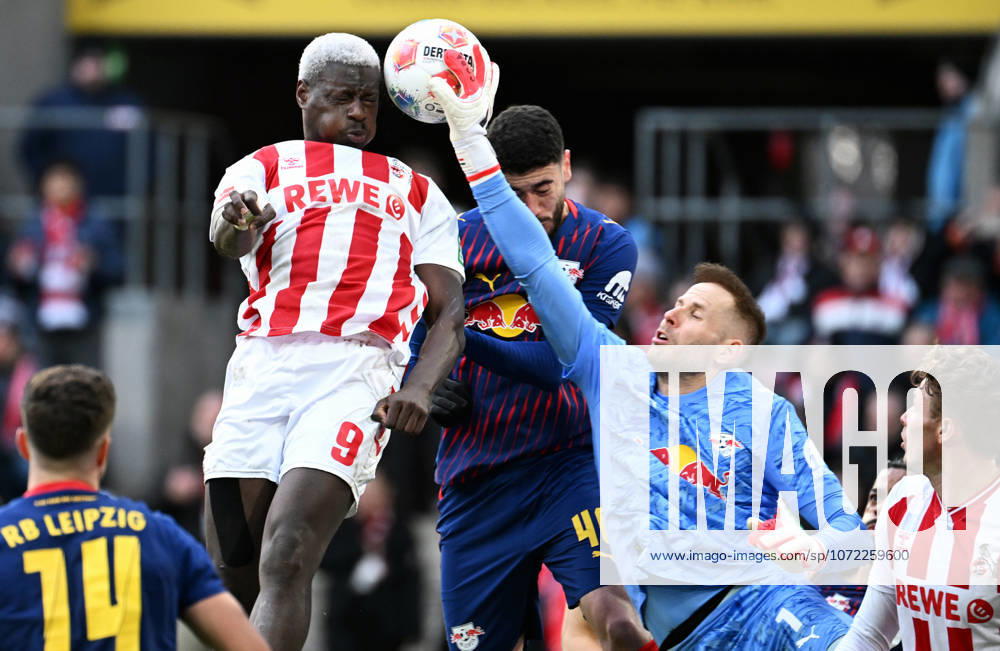 Football, Bundesliga, Germany, Men, Season 2025 2026, Matchday 21, Rhein Energie Stadion Köln, 1 FC Köln RB Leipzig Peter Gulacsi RBL , Ragnar Ache KOE , Romulo RBL Action