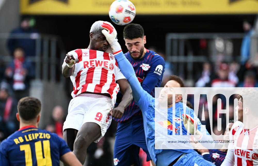 Football, Bundesliga, Germany, Men, Season 2025 2026, Matchday 21, Rhein Energie Stadion Köln, 1 FC Köln RB Leipzig Peter Gulacsi RBL , Ragnar Ache KOE , Romulo RBL Action