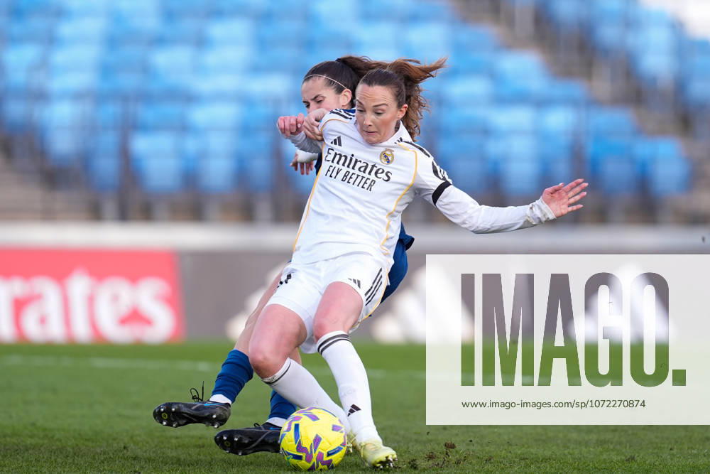 Caroline Weir of Real Madrid and Lucia Vallejo Blazquez of RCD Espanyol compete for the ball during the Spanish Women League, Liga F, football match played between Real Madrid and RCD Espanyol de Barcelona at Alfredo Di Stefano stadium on February 08, 2026, in Valdebebas, Madrid, Spain. Real Madrid V RCD Espanyol De Barcelona - Liga F - ZUMAa181 20260208_zaa_a181_304