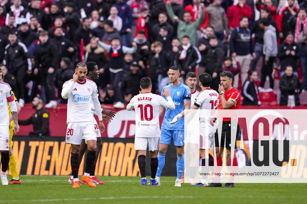 Odysseas Vlachodimos of Sevilla FC in action during the Spanish league, LaLiga EA Sports, football match played between Sevilla FC and Girona FC at Ramon Sanchez-Pizjuan stadium on February 8, 2026, in Sevilla, Spain. Sevilla SPAIN - ZUMAa181 20260208_zaa_a181_346
