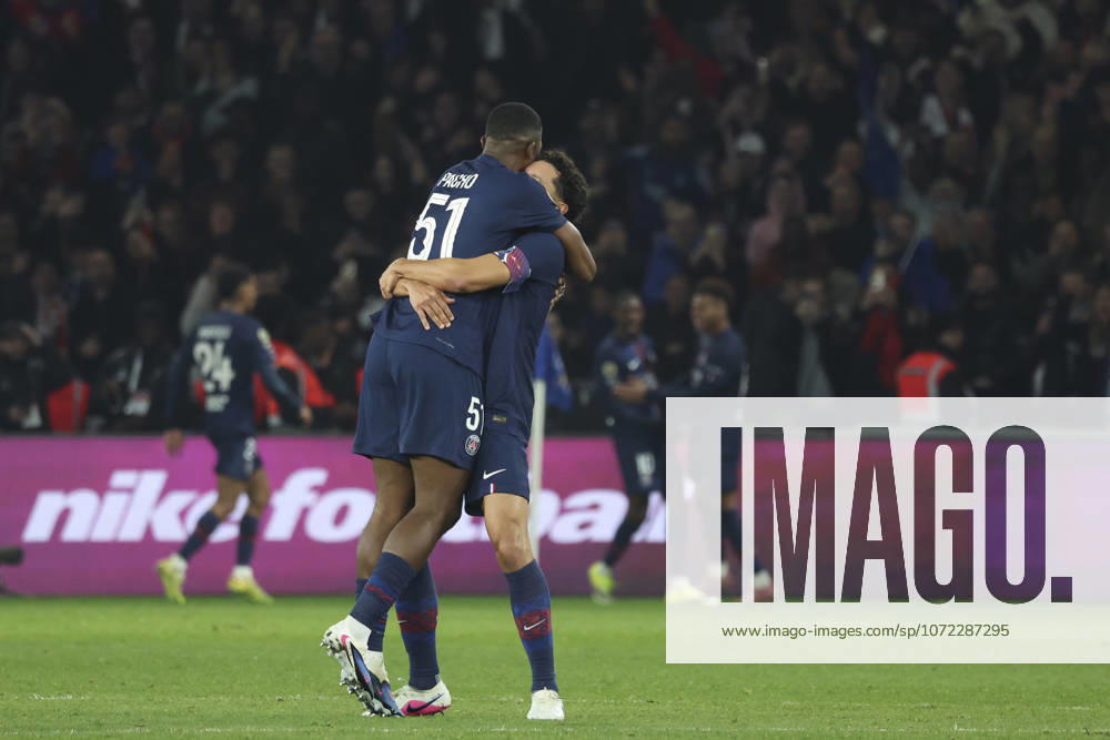 Joie sur le 2eme but de Ousmane Dembele (PSG) - Marquinhos (PSG) - Willian Pacho (PSG)