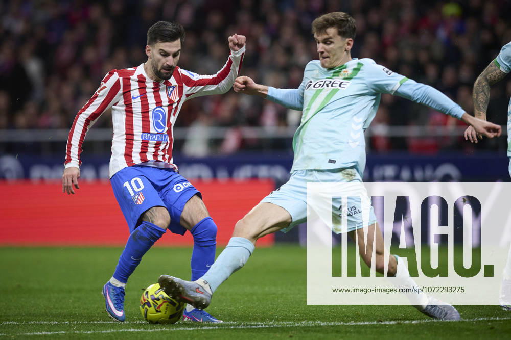 ATLETICO DE MADRID v REAL BETIS BALOMPIE. LA LIGA 2025 2026. ROUND 23. Atletico de Madrid s Alex Baena (L) and Real Betis Balompie s Diego Llorente during La Liga match. February 08 ,2026. (ALTERPHOTOS Ropero) MadridSpain
