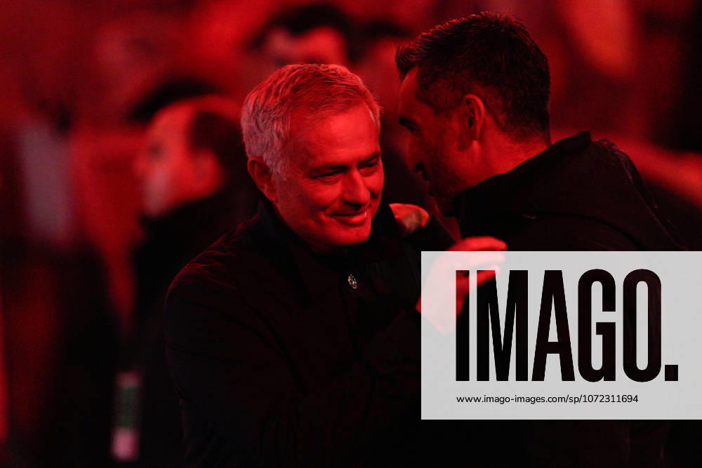 Jose Mourinho, SL Benfica Coach, (L) and Custodio Castro, FC Alverca Coach, (R) seen during the Liga Portugal Betclic football match between SL Benfica and FC Alverca at Estadio da Luz. Final score: SL Benfica 2:1 FC Alverca Lisbon Portugal - ZUMAs197 20260208_aaa_s197_429