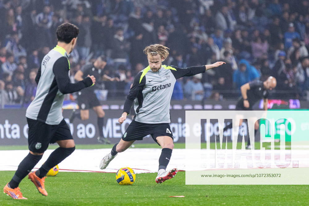 FC Porto Vs Sporting for the Portuguese First League in Porto - 09 Feb 2026 Sporting CP s player, Morten Hjulmand warms before the classic match for the Portuguese First League between FC Porto and Sporting CP at Dragon Stadium. Final score; FC Porto 1:1 Sporting CP Porto Portugal