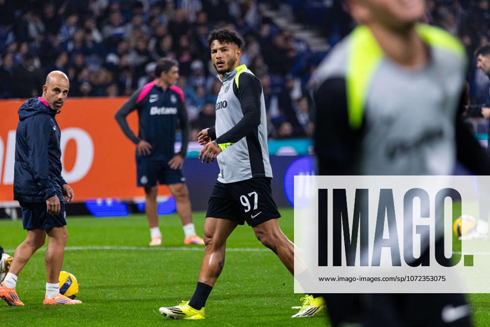 FC Porto Vs Sporting for the Portuguese First League in Porto - 09 Feb 2026 Sporting CP s player, Luis Suárez warms up before the classic match for the Portuguese First League between FC Porto and Sporting CP at Dragon Stadium. Final score; FC Porto 1:1 Sporting CP Porto Portugal