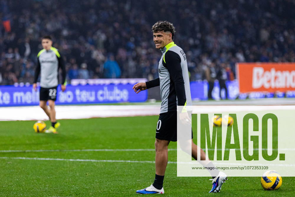 FC Porto Vs Sporting for the Portuguese First League in Porto - 09 Feb 2026 Sporting CP s player, Maxi Araujo warms up before the classic match for the Portuguese First League between FC Porto and Sporting CP at Dragon Stadium. Final score; FC Porto 1:1 Sporting CP Porto Portugal