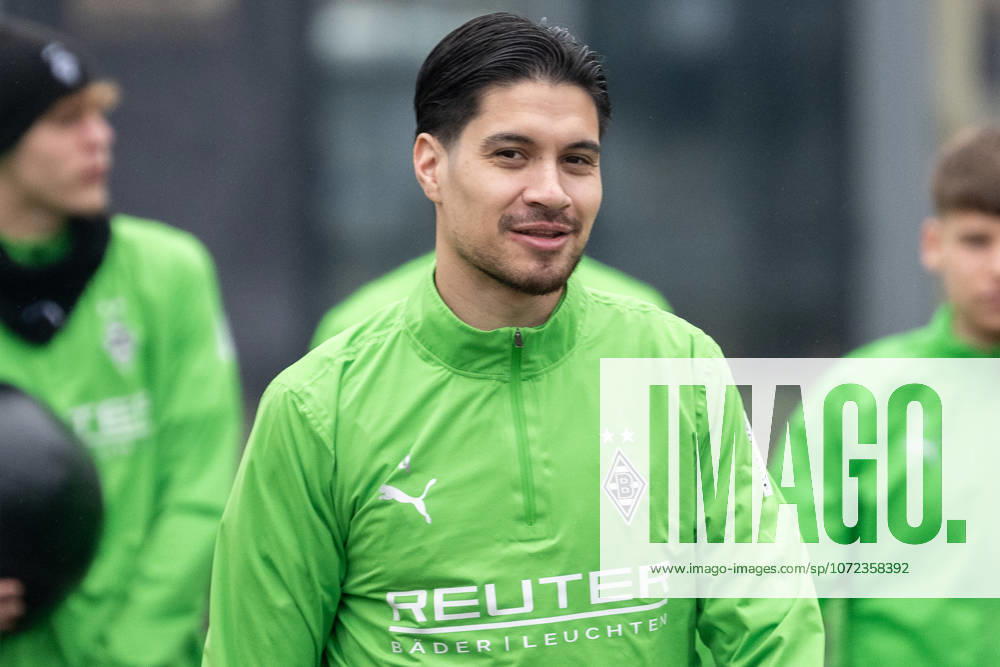Kevin Diks Borussia Moenchengladbach, 04 on the way to the training ground Public training Borussia Moenchengladbach on the training ground at Borussia Park, 1 Bundesliga, Football, Season 2025 2026, 10 02 2026 Training Borussia Moenchengladbach, 1 Bundesliga, Season 2025 2026, 10 02 2026 Moenchengladbach