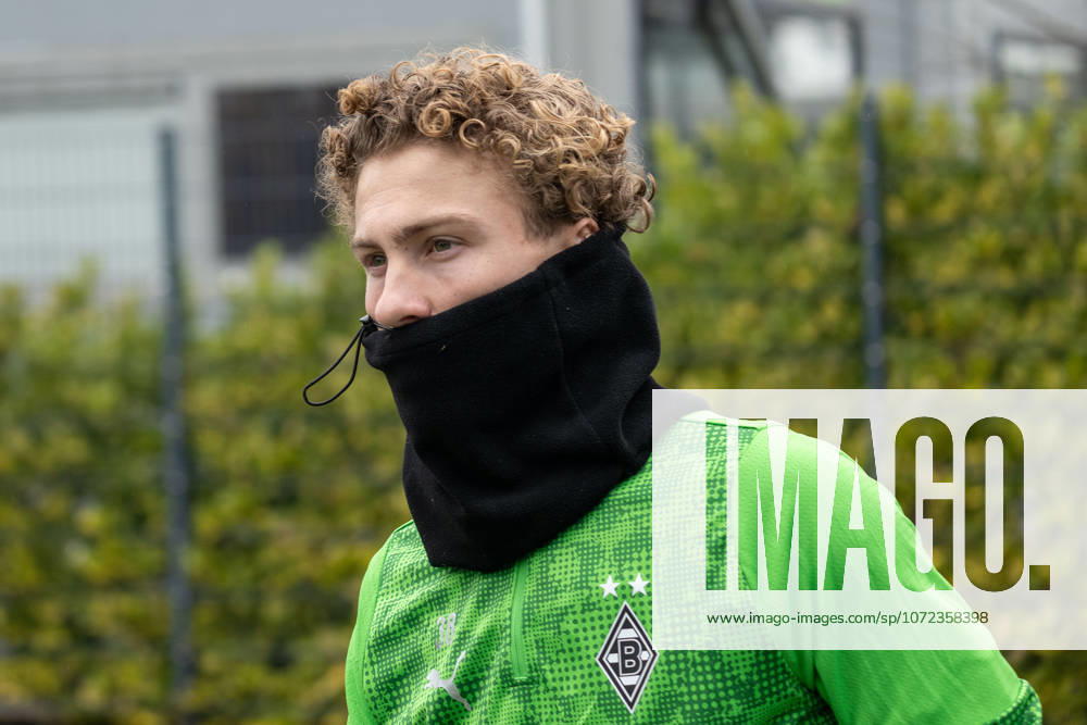 Hugo Bolin Borussia Moenchengladbach, 38 on the way to the training ground Public training Borussia Moenchengladbach on the training ground at Borussia Park, 1 Bundesliga, Football, Season 2025 2026, 10 02 2026 Training Borussia Moenchengladbach, 1 Bundesliga, Season 2025 2026, 10 02 2026 Moenchengladbach