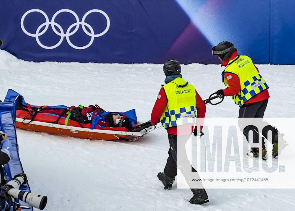 Liu Jiayu of Team China receives medical assistance in the Women s Snowboard Halfpipe Qualification on day five of the Milano Cortina 2026 Winter Olympic Games, Olympische Spiele, Olympia, OS at Livigno Snow Park on February 11, 2026 in Livigno, Italy.