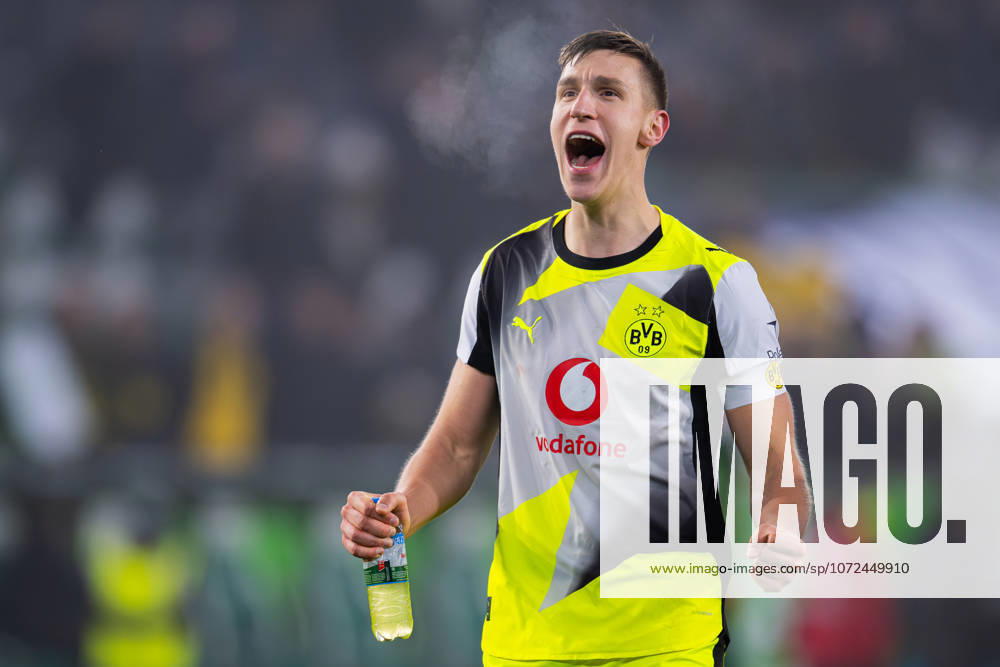 Soccer, 2025 2026, 1 Bundesliga, 21 Matchday, VfL Wolfsburg Borussia Dortmund Nico Schlotterbeck Dortmund DFL REGULATIONS PROHIBIT ANY USE OF PHOTOGRAPHS AS IMAGE SEQUENCES AND OR QUASI VIDEO