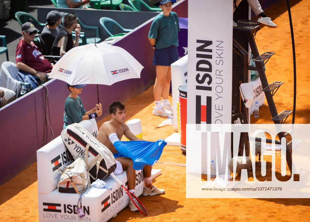 TENNIS - Internazionali di Tennis - Argentina Open 2026 ATP, Tennis Herren 250 Buenos Aires Argentinian player Roman Burruchaga changing shirt at ATP 250 Argentina Open 2026 (in Buenos Aires Lawn Tennis Club) during Argentina Open 2026 ATP 250 Buenos Aires , International Tennis match in Buenos Aires, Argentina, February 11 2026 Buenos Aires Argentina