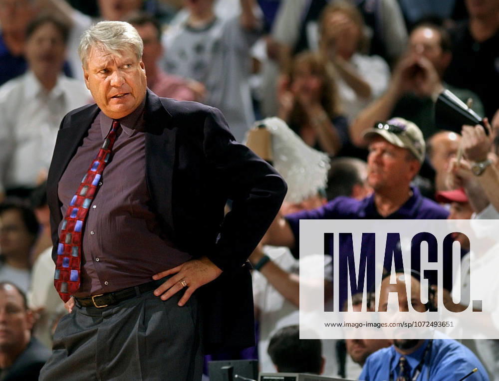 Sacramento, CA, USA; Dallas Mavericks head coach DON NELSON looks disgusted as fans cheer behind him May 6, 2002 during the Kings home loss in game 2 of round 2 of the playoffs. Sacramento CA USA