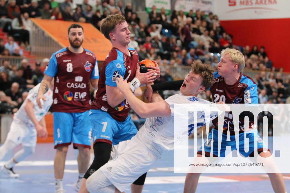 Handball Men 2025 2026 2 Handball Bundesliga 19 Matchday 1 VfL Potsdam Dessau Roßlauer HV 06 MBS Arena Potsdam Tim Hertzfeld Dessau, 72, white in a duel with Nicolas Paulnsteiner Potsdam, 7, red and Tim Hildenbrand Potsdam, 20, red Potsdam Brandenburg Germany