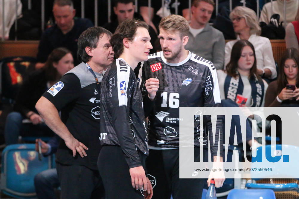 Handball Men 2025 2026 2 Handball Bundesliga 19 Matchday 1 VfL Potsdam Dessau Roßlauer HV 06 MBS Arena Potsdam Philip Ambrosius Dessau, 16, black in conversation with Janik Patzwaldt Dessau, 1, black Potsdam Brandenburg Germany