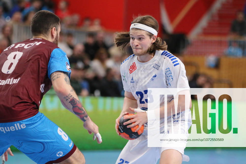 Handball Men 2025 2026 2 Handball Bundesliga 19 Matchday 1 VfL Potsdam Dessau Roßlauer HV 06 MBS Arena Potsdam Mika Schüler Dessau, 23, white before a duel with Davide Bulzamini Potsdam, 8, red Potsdam Brandenburg Germany