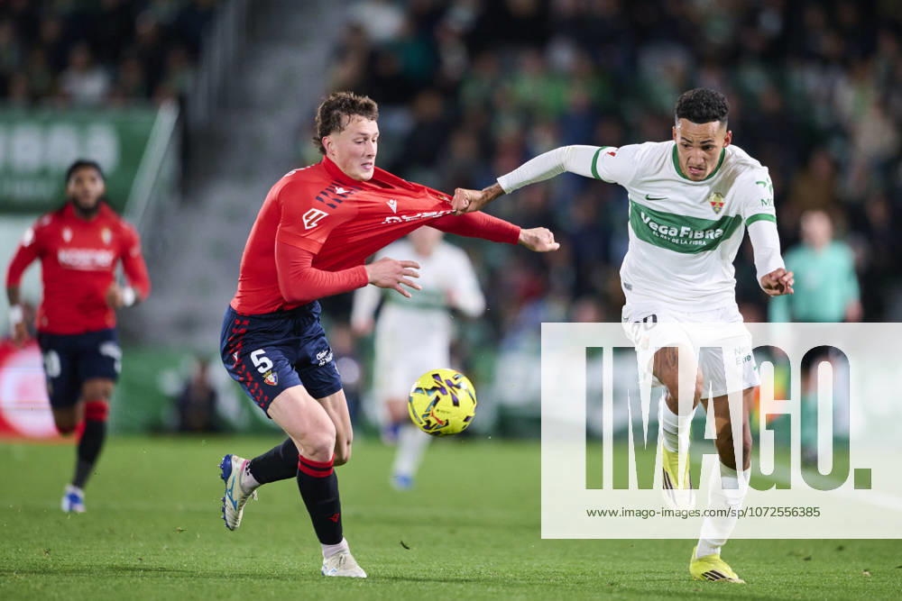 Jorge Herrando of CA Osasuna competes for the ball with Alvaro Rodriguez of Elche CF during the Spanish League, LaLiga EA Sports, football match played between Elche CF and CA Osasuna at Estadio Manuel Martinez Valero on February 13, 2026 in Elche, Alicante, Spain. Elche CF V CA Osasuna - LaLiga EA Sports - ZUMAa181 20260213_zaa_a181_082
