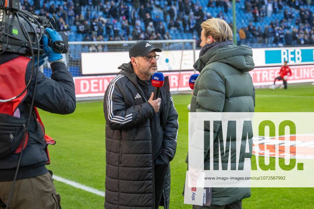 Soccer, Men, Season 2025 2026, 1 Bundesliga 22 Matchday , Hamburger SV 1 FC Union Berlin, f l Coach Steffen Baumgart 1 FC Union Berlin , Presenter Yannick Erkenbrecher Sky , Presenter Yannick Erkenbrecher Sky , 14 02 2026,