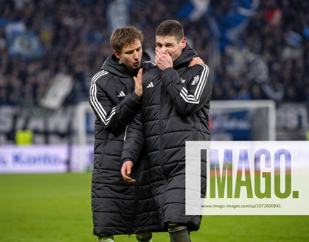 Soccer, Men, Season 2025 2026, 1 Bundesliga 22 Matchday , Hamburger SV 1 FC Union Berlin, f l Goalkeeper Frederik Rönnow 1 FC Union consoles Andrej Ilic 1 FC Union Berlin , Disappointment after the final whistle, 14 02 2026,