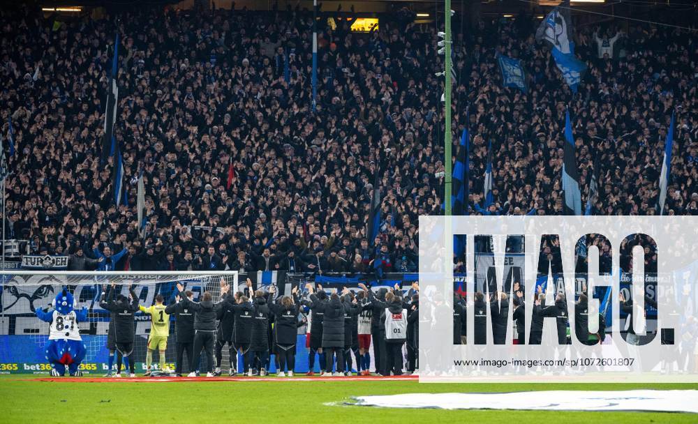 Soccer, Men, Season 2025 2026, 1 Bundesliga 22 Matchday , Hamburger SV 1 FC Union Berlin, HSV with the fans, cheering after the final whistle, 14 02 2026,