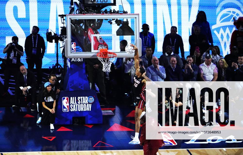 (260215) -- LOS ANGELES, Feb. 15, 2026 -- Miami Heat s Keshad Johnson dunks in the slam dunk contest at the NBA, Basketball Herren, USA basketball All-Star weekend festivities in Los Angeles, the United States, Feb. 14, 2026. ) (SP)U.S.-LOS ANGELES-BASKETBALL-NBA-ALL-STAR WEEKEND WuxXiaoling