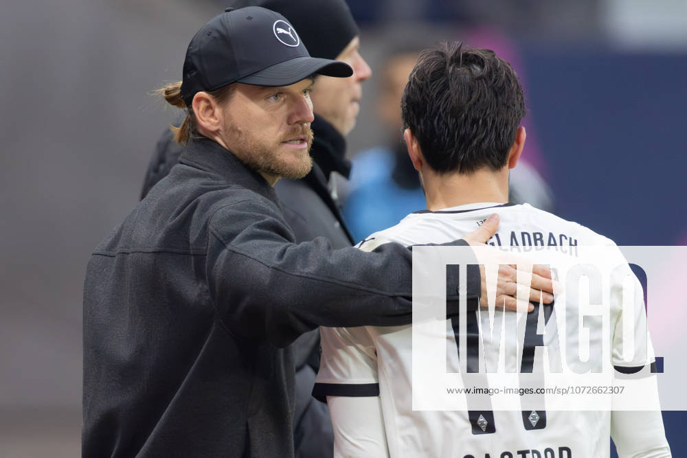 Eintracht Frankfurt Borussia Mönchengladbach, 1 FBL Substitution of Jens Castrop Borussia Mönchengladbach, 17 by Coach Eugen Polanski Borussia Mönchengladbach Bundesliga match between Eintracht Frankfurt and Borussia Mönchengladbach on February 14, 2026 at Deutsche Bank Park in Frankfurt am Main , Frankfurt am Main Hessen Germany Deutsche Bank Park