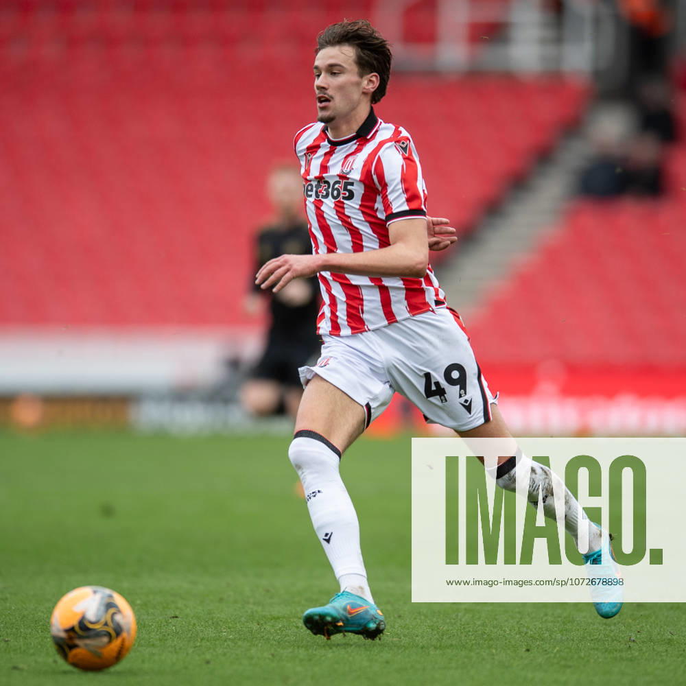 Stoke City v Fulham Emirates FA Cup Milan Smit of Stoke City during the Emirates FA Cup Fourth Round match between Stoke City and Fulham at the bet365 Stadium, Stoke-on-Trent. 15 02 2026 UK Newspapers OUT