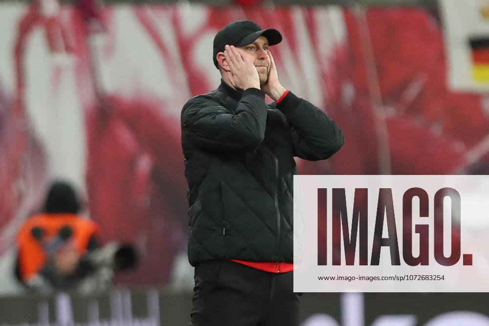 Soccer 1 Bundesliga, RB Leipzig VfL Wolfsburg, v l Ole Werner Leipzig, coach disappointed after missed chance, disappointed, looks disappointed, disappointed Leipzig