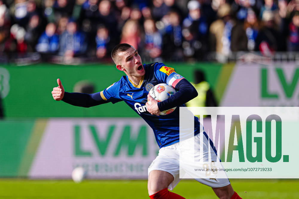 Goal celebration after scoring 1 2 from penalty kick David Zec Holstein Kiel, 26 GER, Holstein Kiel vs FC Schalke 04, Football, 2 Bundesliga, Matchday 22, Season 2025 2026, 15 02 2026 DFL REGULATES PROHIBIT ANY USE OF PHOTOGRAPHS AS IMAGE SEQUENCES AND OR QUASI VIDEO GER, Holstein Kiel vs FC Schalke 04, Football, 2 Bundesliga, Matchday 22, Season 2025 2026, 15 02 2026 Kiel