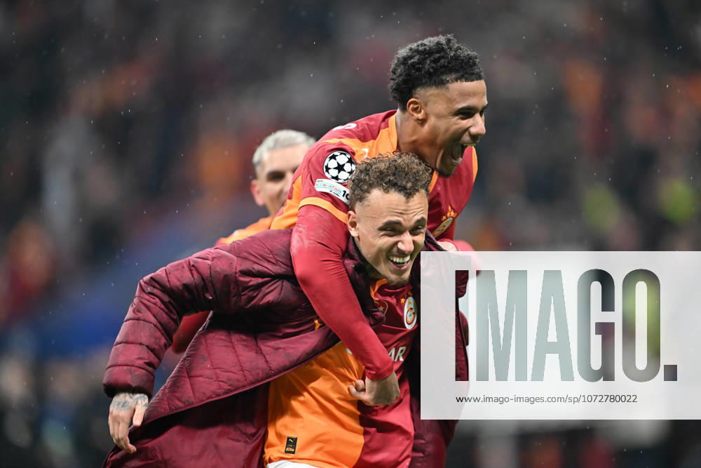 Galatasaray v Juventus - UEFA Champions League ISTANBUL, TURKIYE - FEBRUARY 17: Galatasaray player Noa Lang (77) celebrates with supporters after his team’s 5-2 victory in the UEFA Champions League Round of 16 play-off first leg match between Galatasaray and Juventus at RAMS Park in Istanbul, Turkiye, on February 17, 2026. Isa Terli Anadolu Istanbul Turkey. Editorial use only. Please get in touch for any other usage.