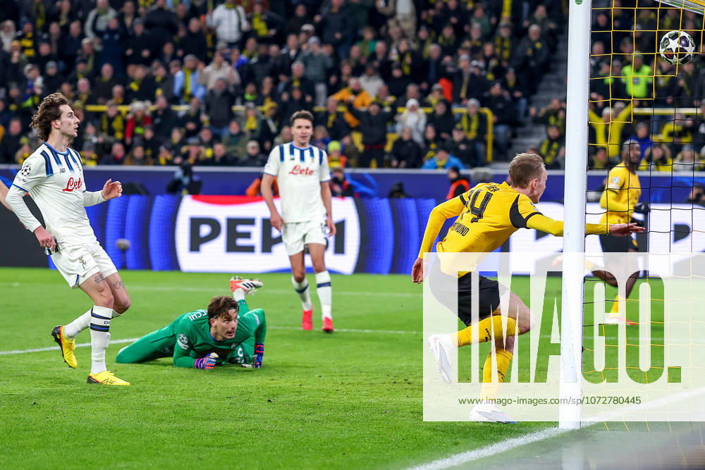 Football, UEFA Champions League, Borussia Dortmund Atalanta Bergamo, BVB Stadion, Play Offs first leg, Season 2025 2026 Goal Scorer Maximilian Beier BVB 14 after an assist from Serhou Guirassy BVB 09 Regulations prohibit any use of photographs as image sequences and or quasi video Nordrhein Westfalen Germany