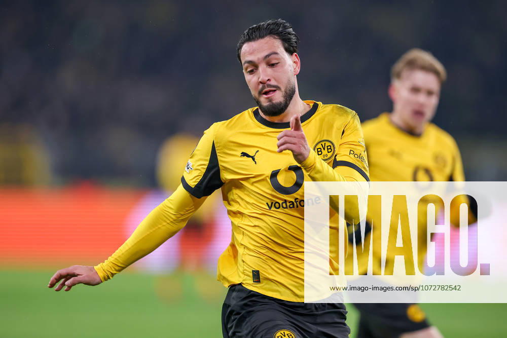 Football, UEFA Champions League, Borussia Dortmund Atalanta Bergamo, BVB Stadion, Play Offs first leg, Season 2025 2026 Ramy Bensebaini BVB 05 Regulations prohibit any use of photographs as image sequences and or quasi video Nordrhein Westfalen Germany