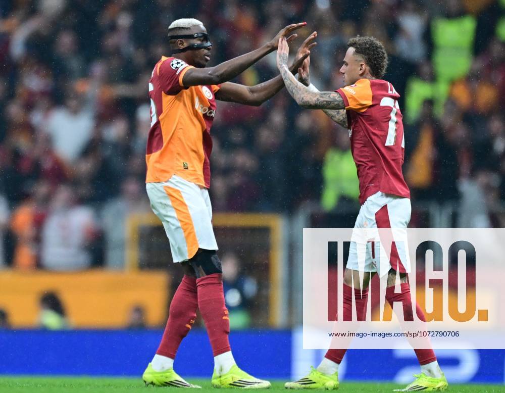 Galatasaray v Juventus - UEFA Champions League ISTANBUL, TURKIYE - FEBRUARY 17: Galatasaray player Noa Lang (77) celebrates with teammate Victor Osimhen (L) after scoring during the UEFA Champions League Round of 16 play-off first leg match between Galatasaray and Juventus at RAMS Park in Istanbul, Turkiye, on February 17, 2026. Abdulhamid Hosbas Anadolu Istanbul Turkey. Editorial use only. Please get in touch for any other usage.