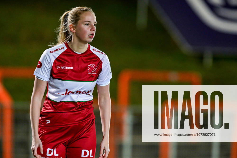 RSC ANDERLECHT VS STANDARD Amber Bert (10) of Zulte-Waregem pictured during a female soccer game between RSC Anderlecht Women and Zulte-Waregem on the 13th matchday of the 2024 - 2025 season of the Belgian Lotto Womens Super League , on Wednesday 18 February 2026 in Deinze , Belgium . PHOTO SPORTPIX Stijn Audooren Deinze Burgemeester Van de Wielestadion Belgium