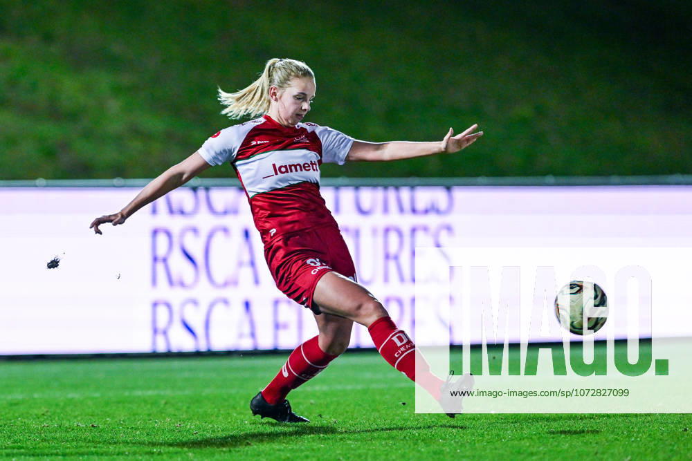 RSC ANDERLECHT VS STANDARD Amber Bert (10) of Zulte-Waregem pictured during a female soccer game between RSC Anderlecht Women and Zulte-Waregem on the 13th matchday of the 2024 - 2025 season of the Belgian Lotto Womens Super League , on Wednesday 18 February 2026 in Deinze , Belgium . PHOTO SPORTPIX Stijn Audooren Deinze Burgemeester Van de Wielestadion Belgium