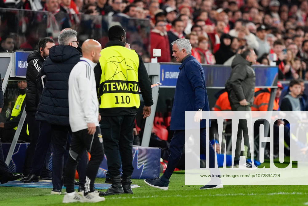 Jose Mourinho, SL Benfica Coach, (C) in action during UEFA Champions League 2025 26 KO play-offs 1st leg between SL Benfica and Real Madrid CF at Estadio da Luz..Final score: SL Benfica 0:1 Real Madrid CF SL Benfica Vs Real Madrid CF In Lisbon, Portugal - 17 Feb 2026 - ZUMAs197 20260218_aaa_s197_393