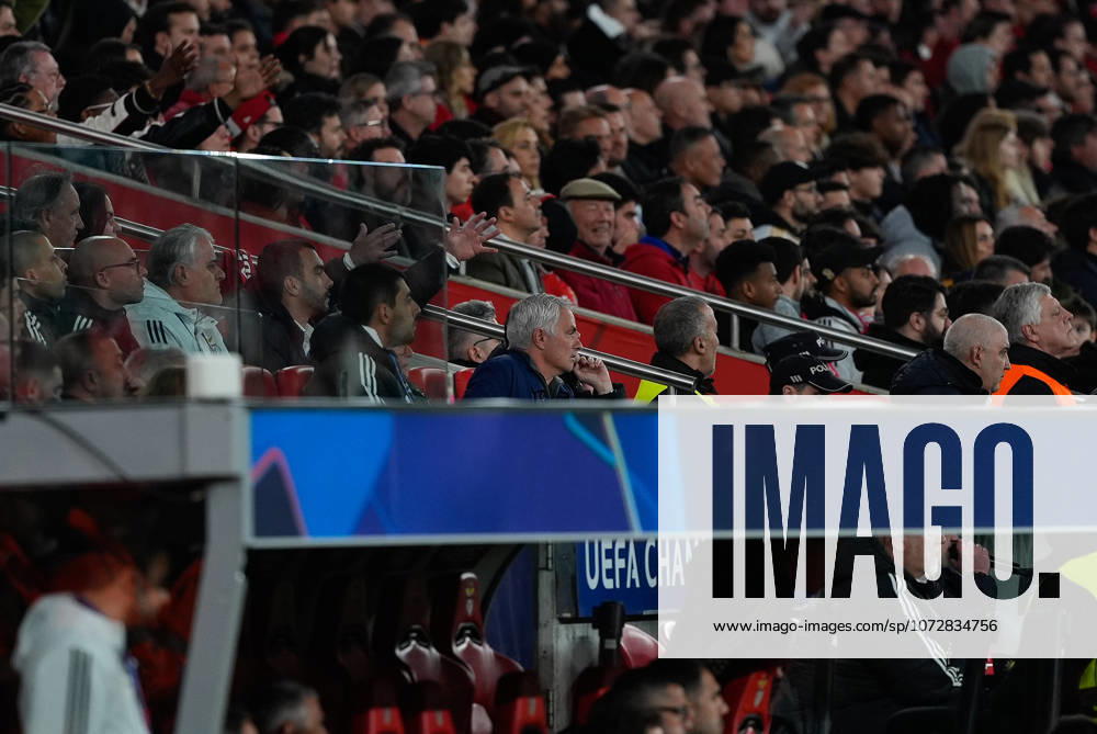 Jose Mourinho, SL Benfica Coach, (C) in action during UEFA Champions League 2025 26 KO play-offs 1st leg between SL Benfica and Real Madrid CF at Estadio da Luz..Final score: SL Benfica 0:1 Real Madrid CF Lisbon Portugal - ZUMAs197 20260218_aaa_s197_403