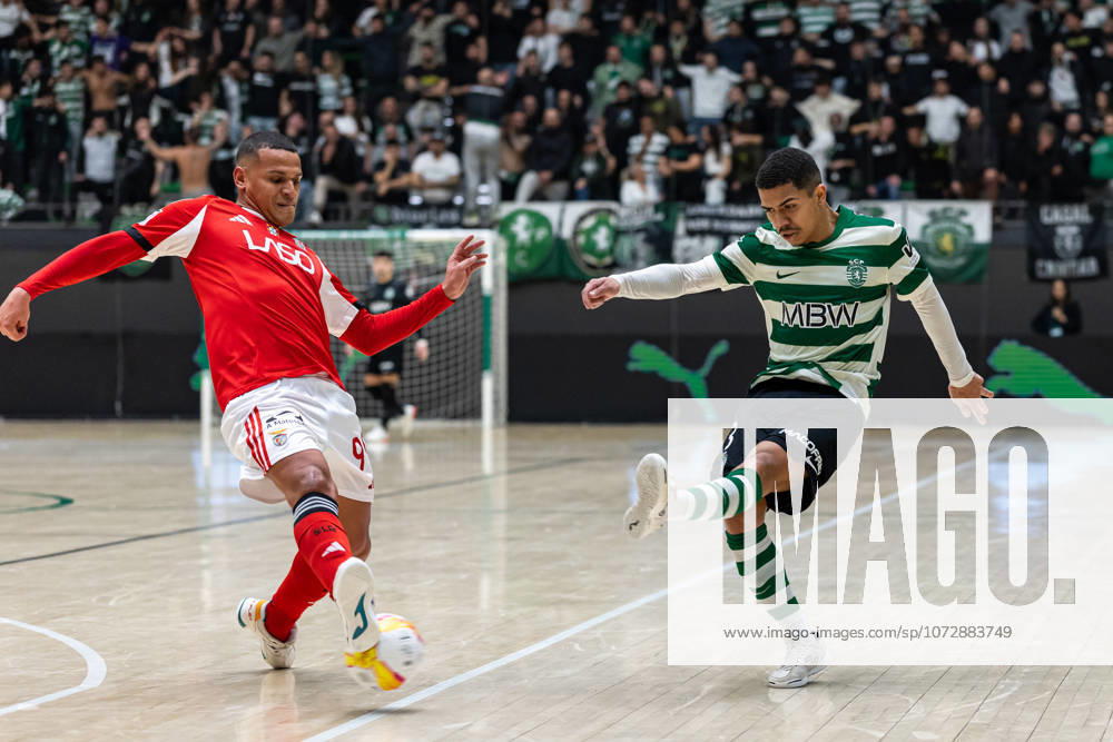 Pavilhão João Rocha, Lisbon, Portugal, Liga Placard Futsal Season 2025 26 Sporting CP vs SL Benfica Wesley of Sporting shoots