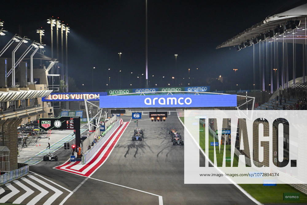 F1 - PRE-SEASON TESTING 2026 - BAHRAIN 2 Practice start, 63 RUSSELL George (gbr), Mercedes AMG F1 Team W17, action during the Formula 1 Aramco pre-season testing 2026 of the 2026 FIA Formula One World Championship, WM, Weltmeisterschaft from February 18 to 20, 2026 on the Bahrain International Circuit, in Sakhir, Bahrain - SakhirBahrain