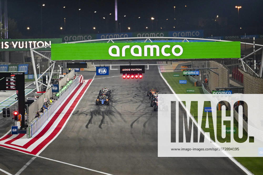 F1 - PRE-SEASON TESTING 2026 - BAHRAIN 2 Practice start, 63 RUSSELL George (gbr), Mercedes AMG F1 Team W17, action during the Formula 1 Aramco pre-season testing 2026 of the 2026 FIA Formula One World Championship, WM, Weltmeisterschaft from February 18 to 20, 2026 on the Bahrain International Circuit, in Sakhir, Bahrain - SakhirBahrain