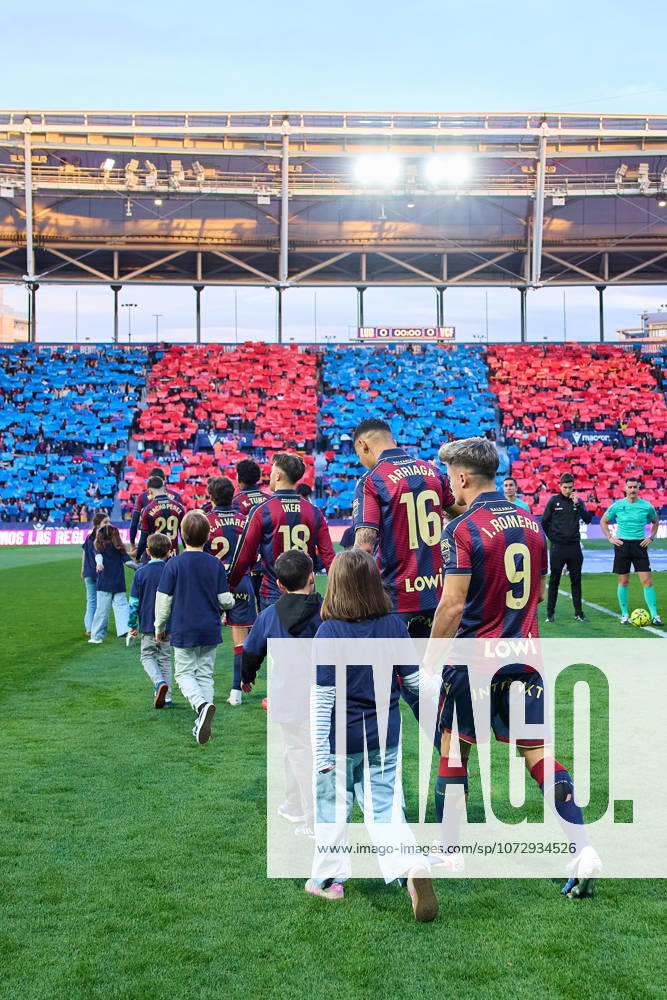 Levante UD v Valencia CF- LaLiga EA Sports VALENCIA, SPAIN - FEBRUARY 15: The Levante UD team takes to the field prior to the LaLiga EA Sports match between Levante UD and Valencia CF at Estadio Ciutat de Valencia on February, 2026 in Valencia, Spain. (Photo by Jose Torres Photo Players Images Magara Press) Valencia Estadio Ciutat de Valencia Spain