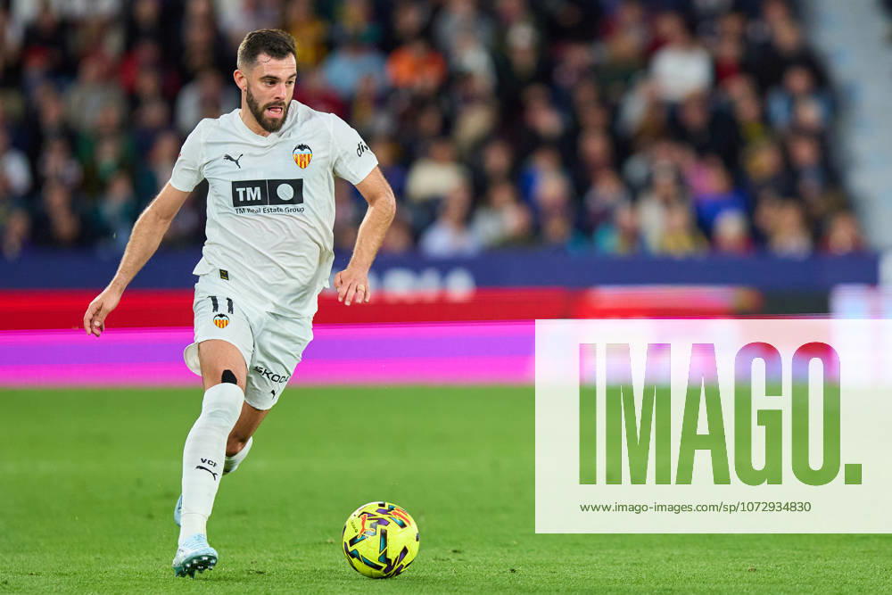 Levante UD v Valencia CF- LaLiga EA Sports VALENCIA, SPAIN - FEBRUARY 15: Luis Rioja of Valencia CF runs with the ball during to the LaLiga EA Sports match between Levante UD and Valencia CF at Estadio Ciutat de Valencia on February, 2026 in Valencia, Spain. (Photo by Jose Torres Photo Players Images Magara Press) Valencia Estadio Ciutat de Valencia Spain