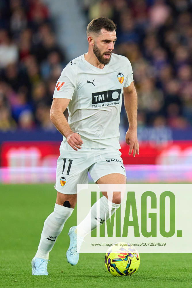 Levante UD v Valencia CF- LaLiga EA Sports VALENCIA, SPAIN - FEBRUARY 15: Luis Rioja of Valencia CF runs with the ball during to the LaLiga EA Sports match between Levante UD and Valencia CF at Estadio Ciutat de Valencia on February, 2026 in Valencia, Spain. (Photo by Jose Torres Photo Players Images Magara Press) Valencia Estadio Ciutat de Valencia Spain