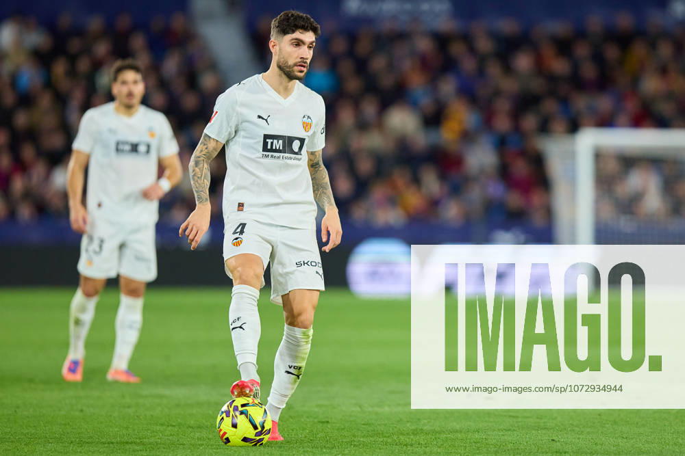 Levante UD v Valencia CF- LaLiga EA Sports VALENCIA, SPAIN - FEBRUARY 15: Unai Nunez of Valencia CF runs with the ball during to the LaLiga EA Sports match between Levante UD and Valencia CF at Estadio Ciutat de Valencia on February, 2026 in Valencia, Spain. (Photo by Jose Torres Photo Players Images Magara Press) Valencia Estadio Ciutat de Valencia Spain