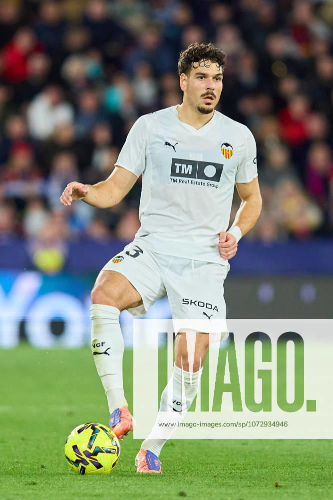Levante UD v Valencia CF- LaLiga EA Sports VALENCIA, SPAIN - FEBRUARY 15: Filip Ugrinic of Valencia CF runs with the ball during to the LaLiga EA Sports match between Levante UD and Valencia CF at Estadio Ciutat de Valencia on February, 2026 in Valencia, Spain. (Photo by Jose Torres Photo Players Images Magara Press) Valencia Estadio Ciutat de Valencia Spain