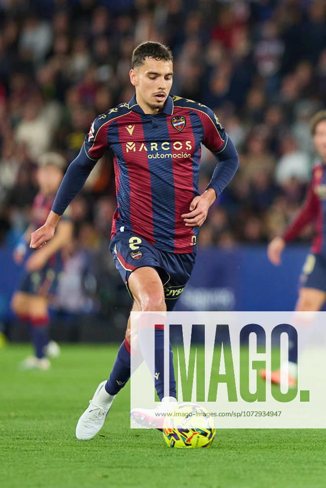 Levante UD v Valencia CF- LaLiga EA Sports VALENCIA, SPAIN - FEBRUARY 15: Matias Moreno of Levante UD passes the ball during to the LaLiga EA Sports match between Levante UD and Valencia CF at Estadio Ciutat de Valencia on February, 2026 in Valencia, Spain. (Photo by Jose Torres Photo Players Images Magara Press) Valencia Estadio Ciutat de Valencia Spain