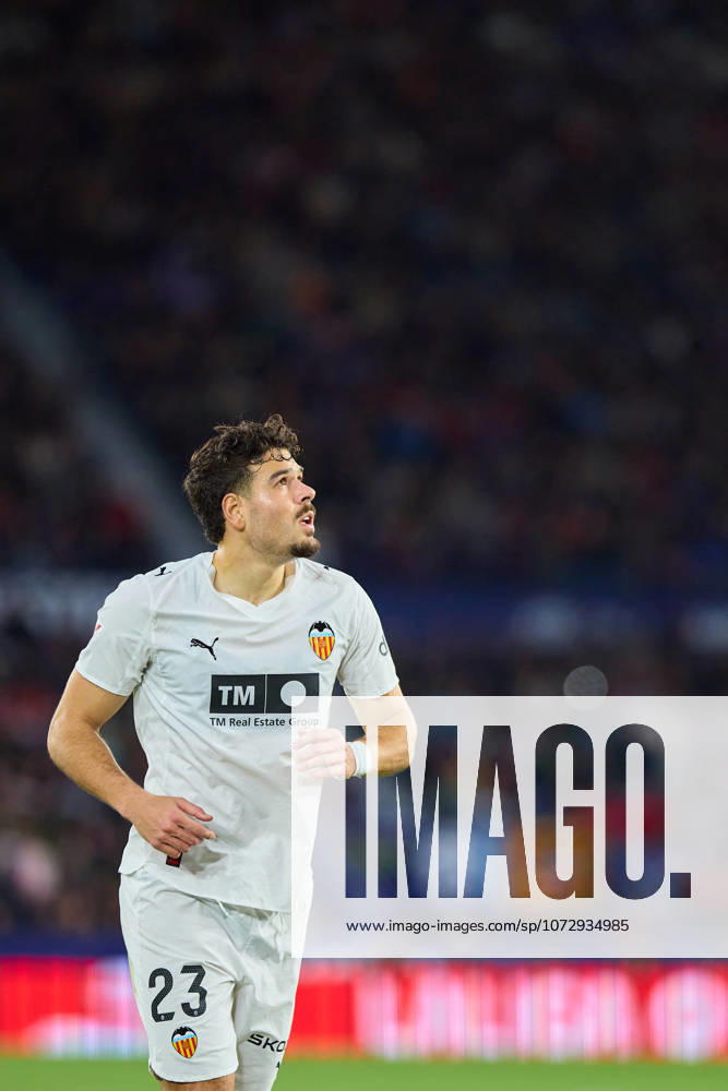 Levante UD v Valencia CF- LaLiga EA Sports VALENCIA, SPAIN - FEBRUARY 15: Filip Ugrinic of Valencia CF looks on during to the LaLiga EA Sports match between Levante UD and Valencia CF at Estadio Ciutat de Valencia on February, 2026 in Valencia, Spain. (Photo by Jose Torres Photo Players Images Magara Press) Valencia Estadio Ciutat de Valencia Spain