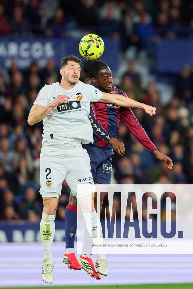Levante UD v Valencia CF- LaLiga EA Sports VALENCIA, SPAIN - FEBRUARY 15: Etta Eyong Centre-Forward of Levante UD competes for the ball with Guido Rodriguez of Valencia CF during to the LaLiga EA Sports match between Levante UD and Valencia CF at Estadio Ciutat de Valencia on February, 2026 in Valencia, Spain. (Photo by Jose Torres Photo Players Images Magara Press) Valencia Estadio Ciutat de Valencia Spain