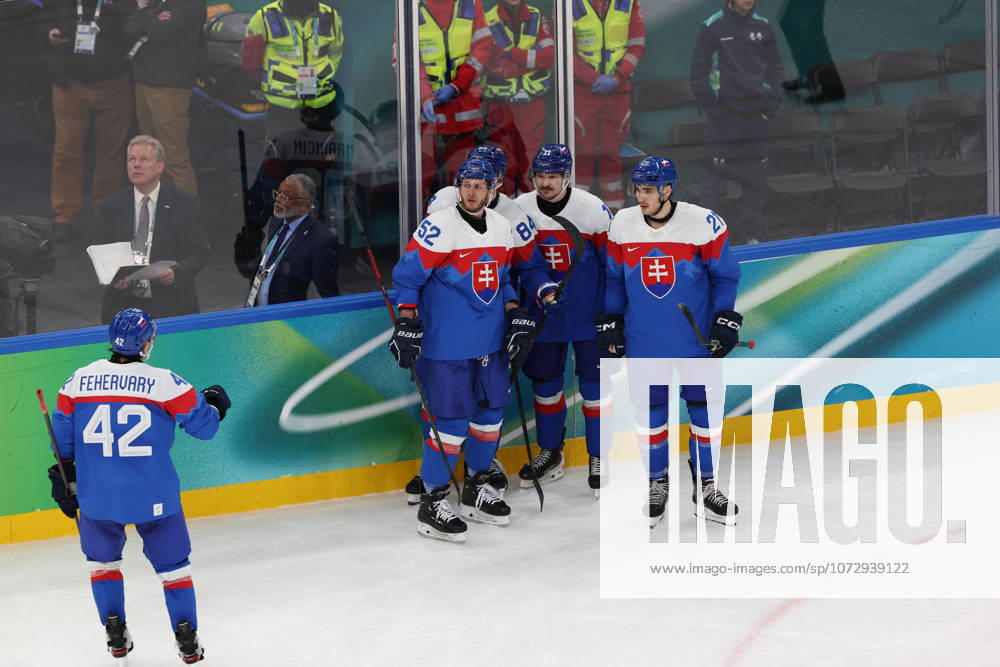Ice hockey, Eishockey - Milano Cortina 2026 Winter Olympics: Day 14 In Milan, Italy, on February 20, 2026, Team Slovakia celebrates after a goal during the Ice Hockey Men s Play-offs Semifinals between the United States of America and Slovakia on day fourteen of the Milano Cortina 2026 Winter Olympic Games, Olympische Spiele, Olympia, OS at Milano Santagiulia Ice Hockey Arena Milano Italy