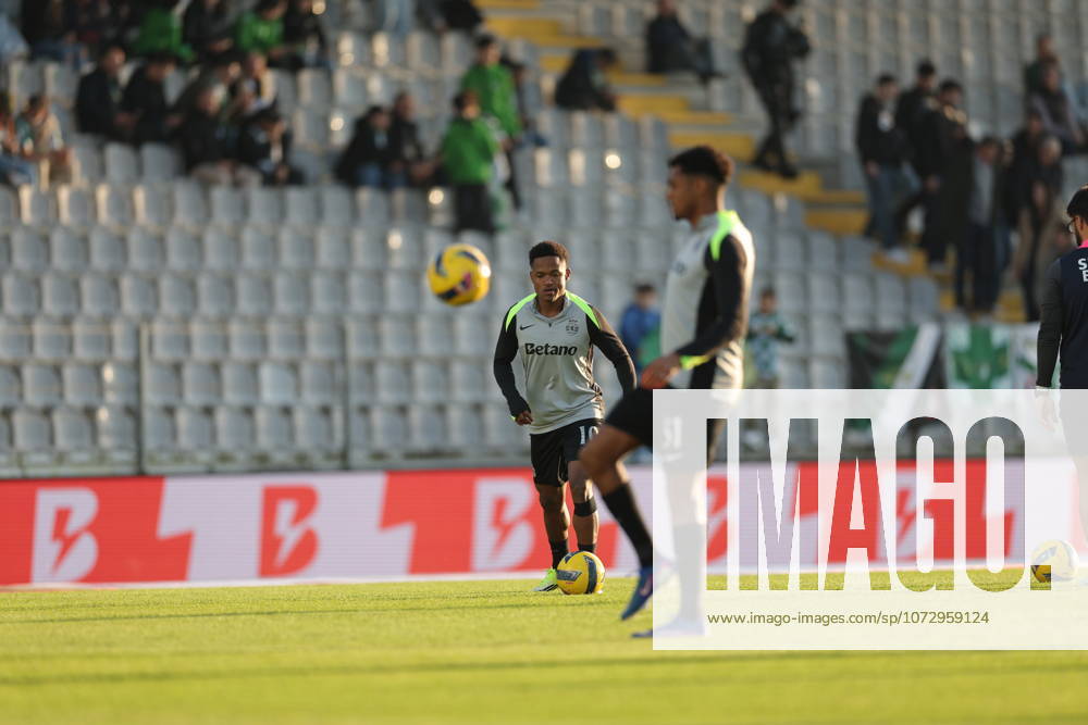 Geny Catamo of Sporting CP in action during the Liga Portugal game between Moreirense FC and Sporting CP at Esto¡dio Comendador Joaquim de Almeida Freitas, Guimaraes, Braga, Portugal, on February 21, 2026. Liga Portugal Moreirense FC X Sporting CP - ZUMAe141 20260221_zsp_e141_014